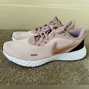 Nike Women's Revolution, size 9
